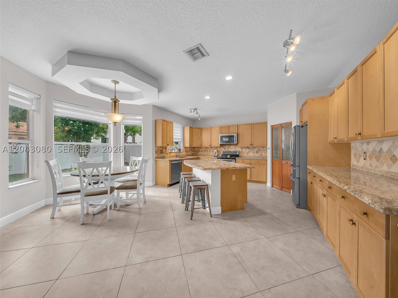 RIVIERA ISLES/CAPRI - Residential