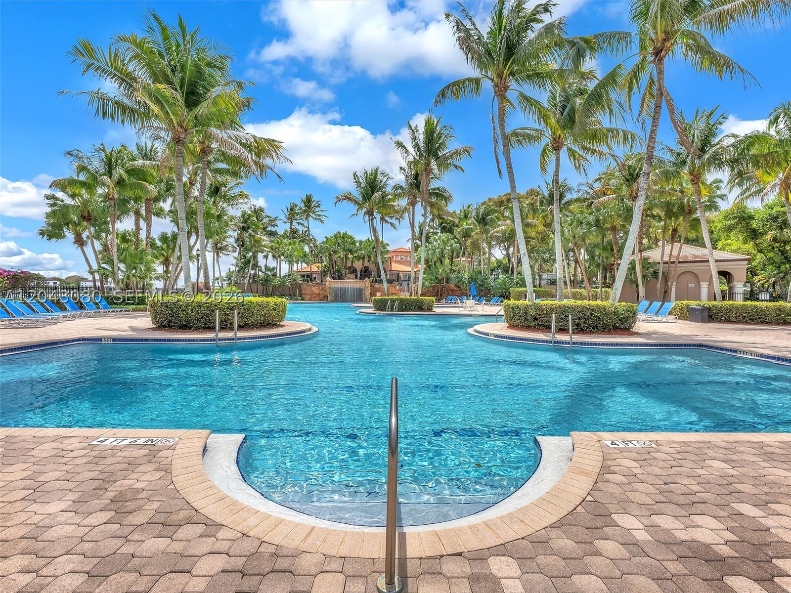 RIVIERA ISLES/CAPRI - Residential