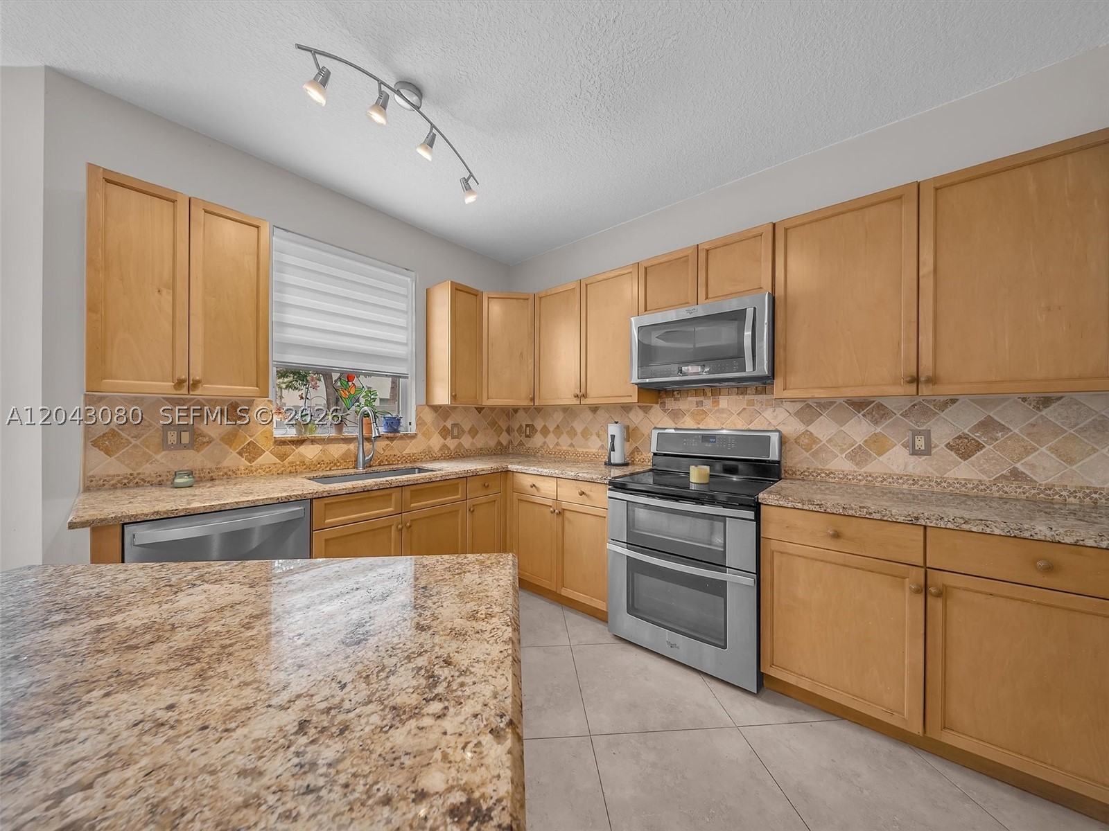 RIVIERA ISLES/CAPRI - Residential