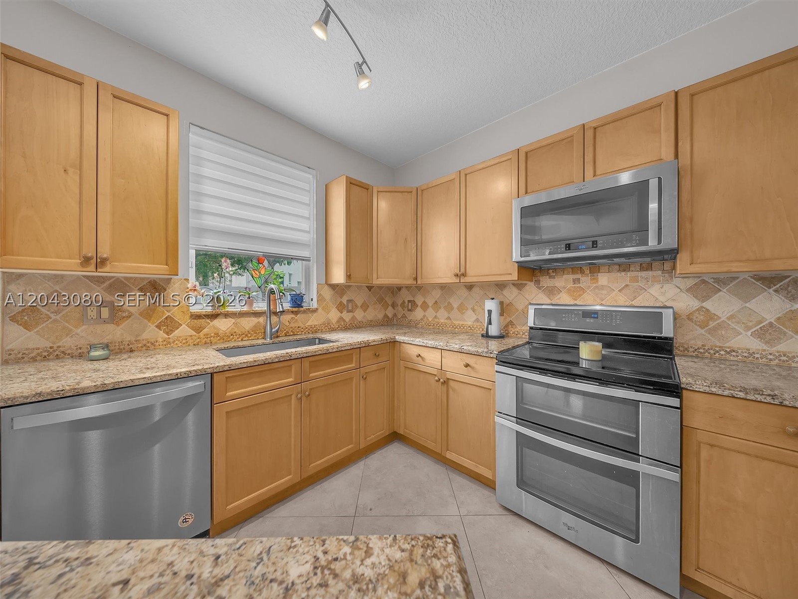 RIVIERA ISLES/CAPRI - Residential