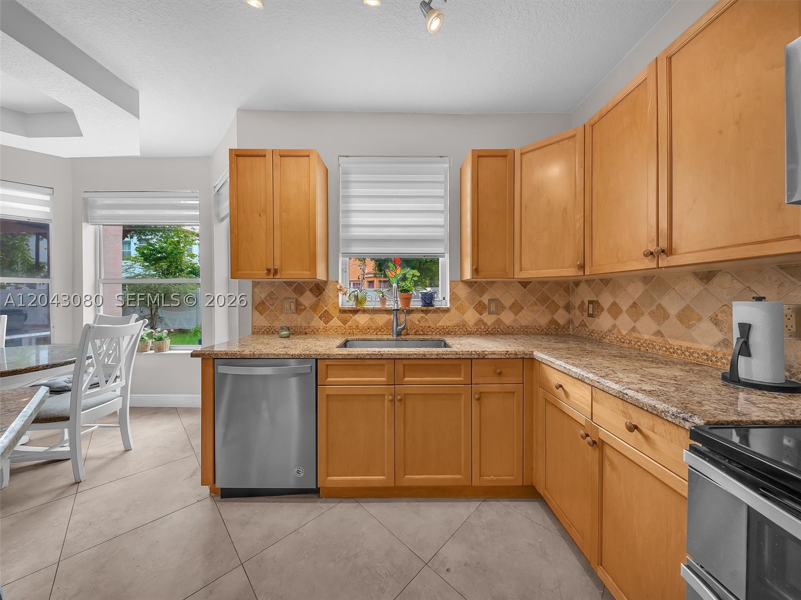 RIVIERA ISLES/CAPRI - Residential