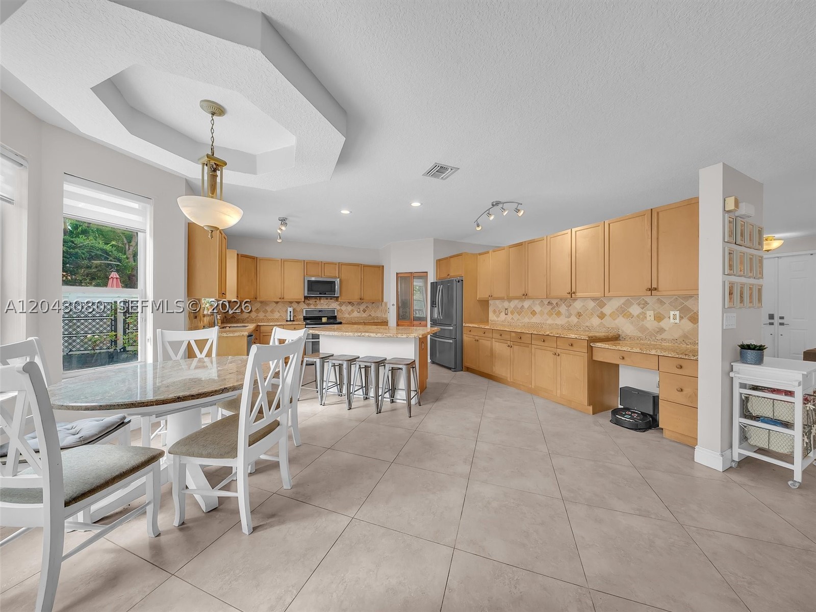 RIVIERA ISLES/CAPRI - Residential