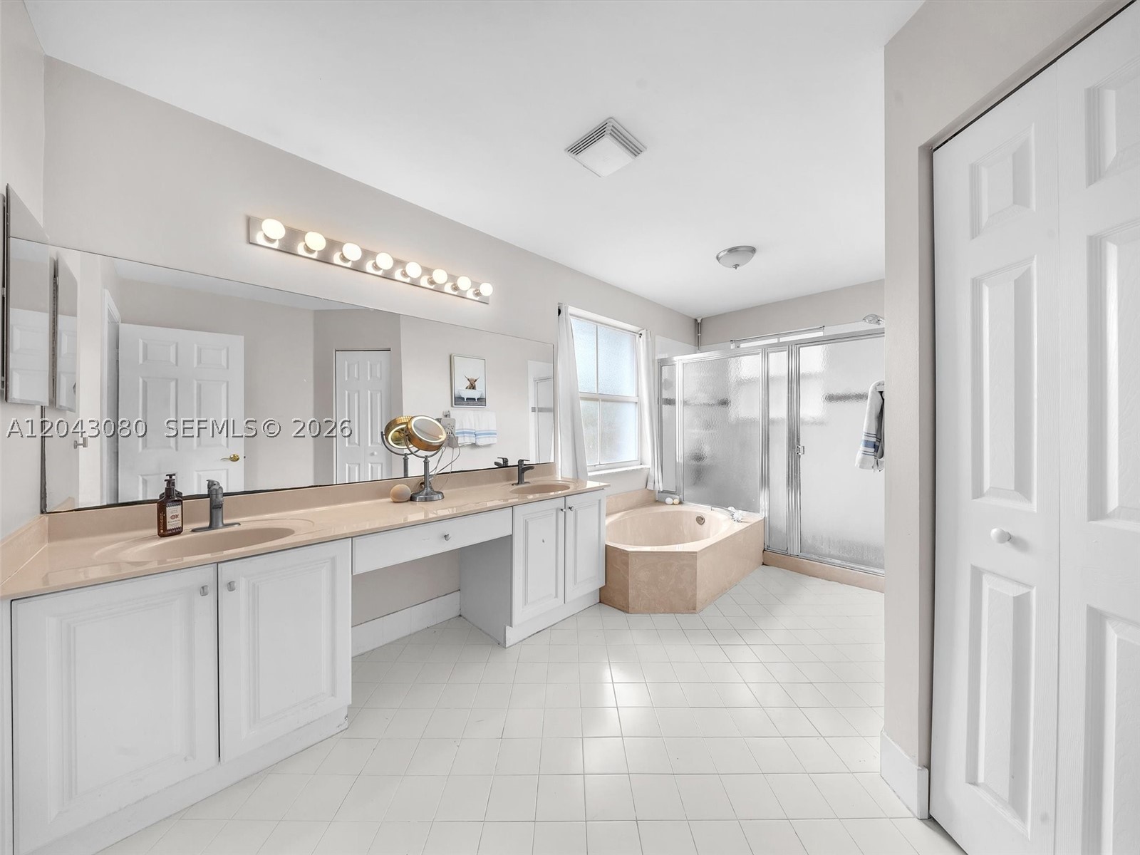 RIVIERA ISLES/CAPRI - Residential