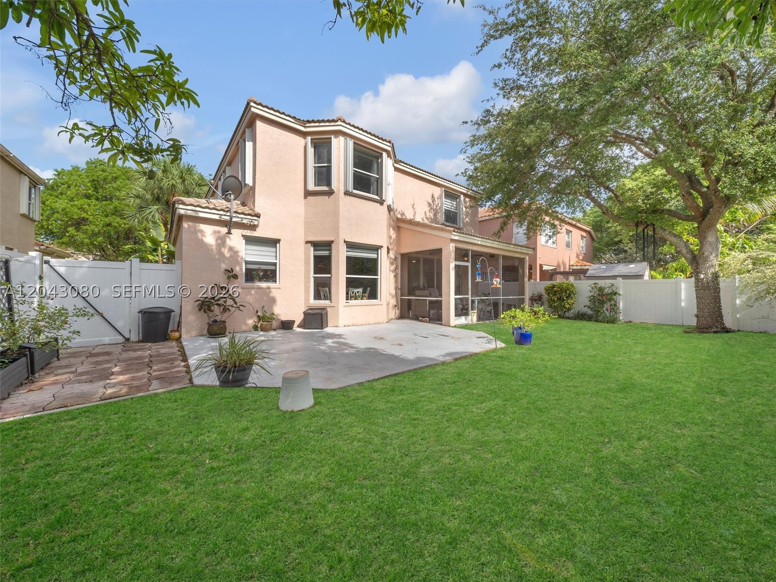 RIVIERA ISLES/CAPRI - Residential