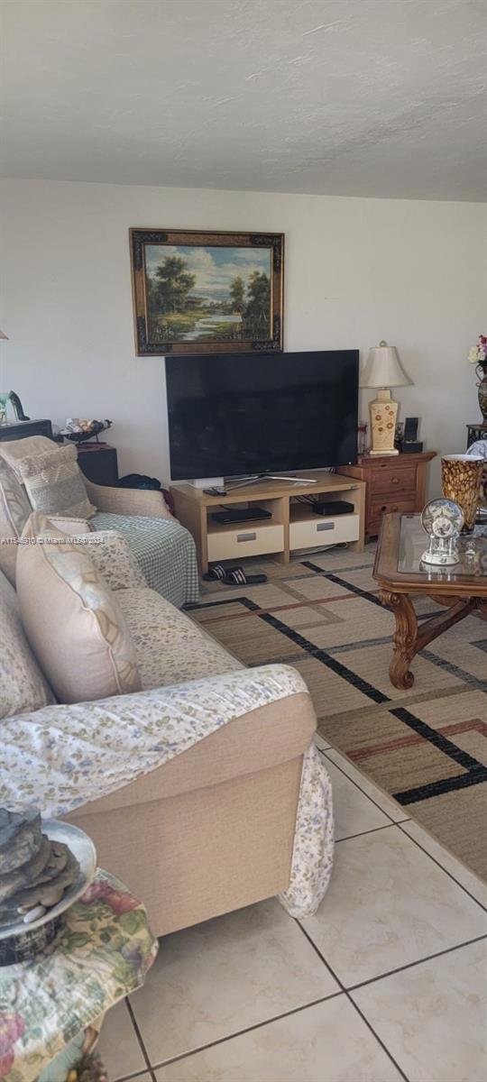 SUTTON HOUSE CONDO - Residential