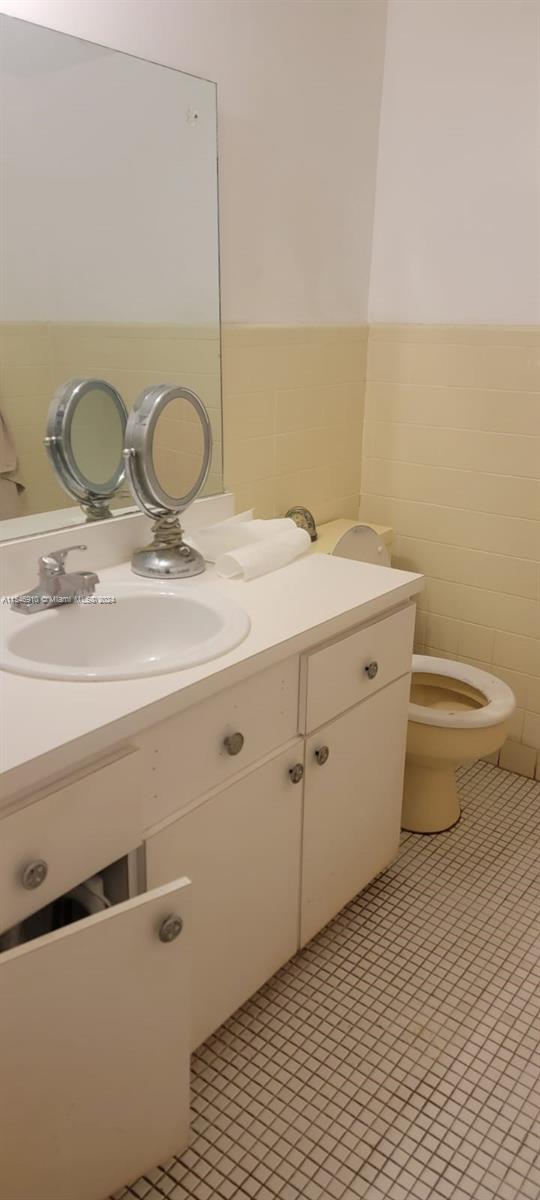 SUTTON HOUSE CONDO - Residential