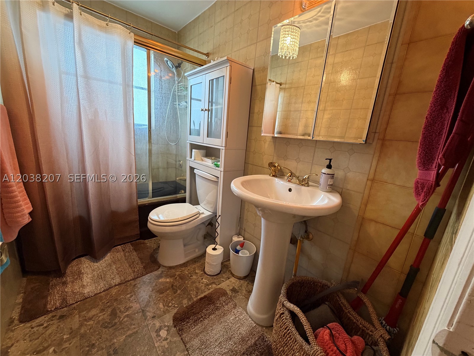 JAMES CENTRAL TOWERS COND - Residential Lease