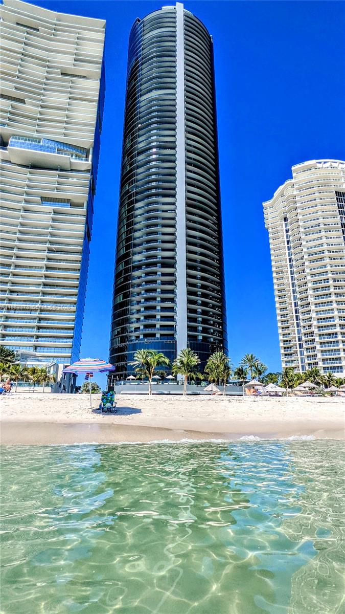 18555 COLLINS AVENUE COND - Residential