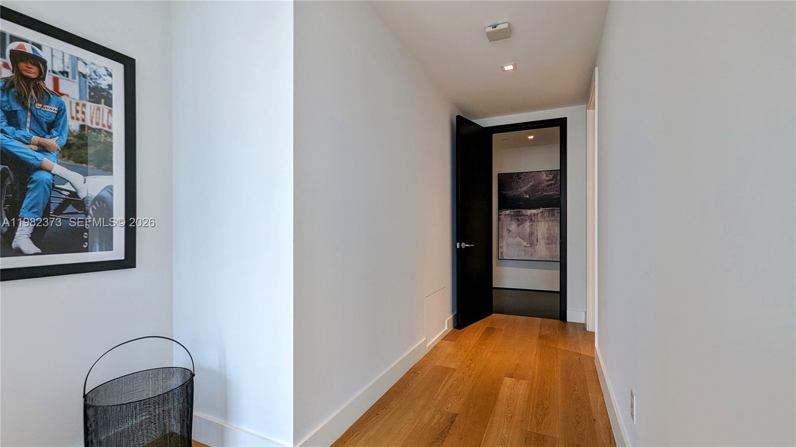 18555 COLLINS AVENUE COND - Residential