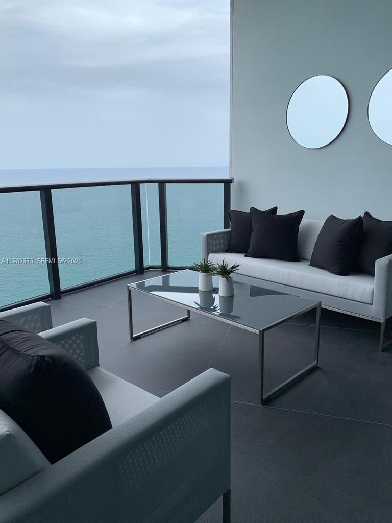18555 COLLINS AVENUE COND - Residential