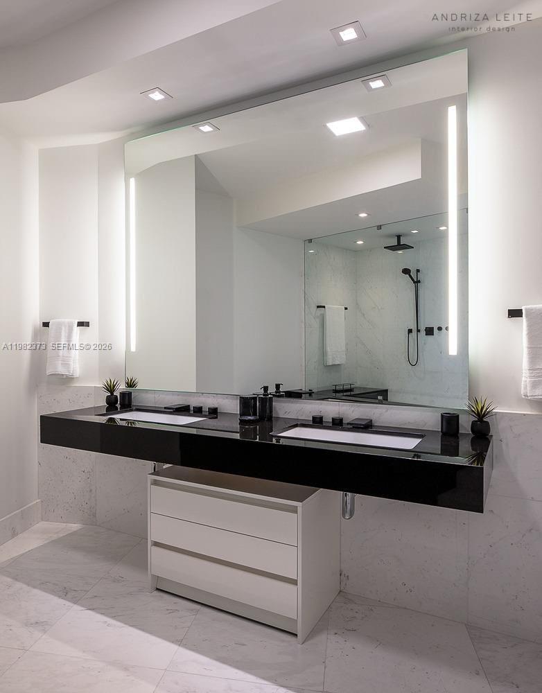 18555 COLLINS AVENUE COND - Residential