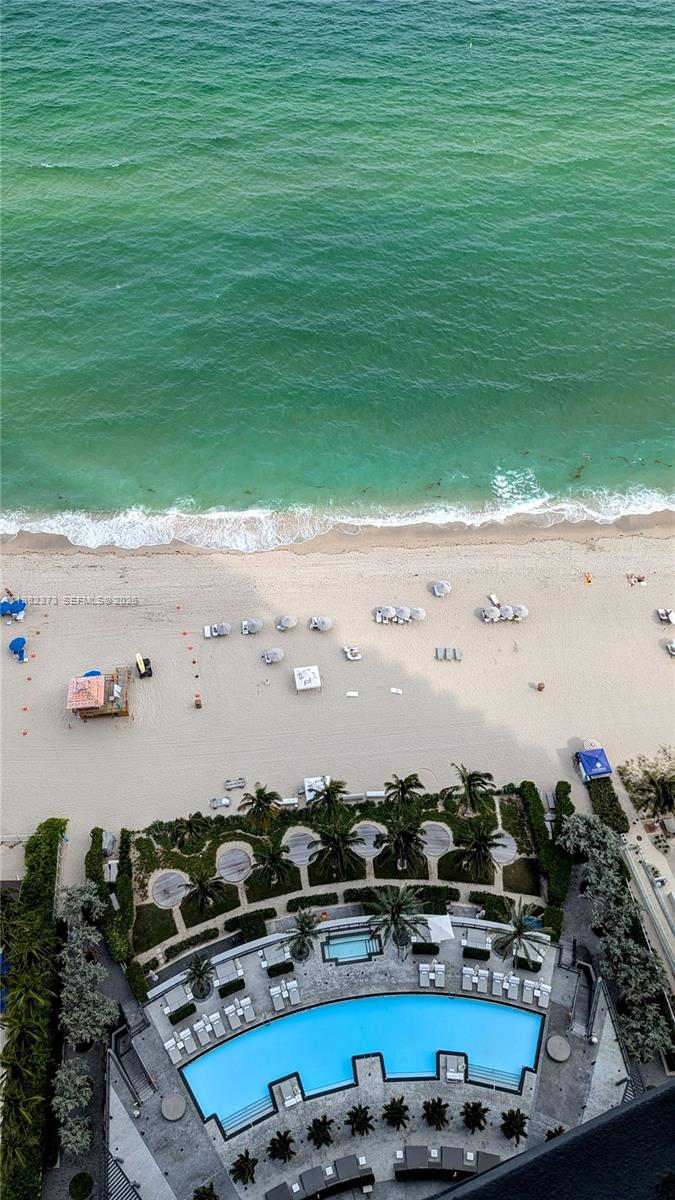 18555 COLLINS AVENUE COND - Residential
