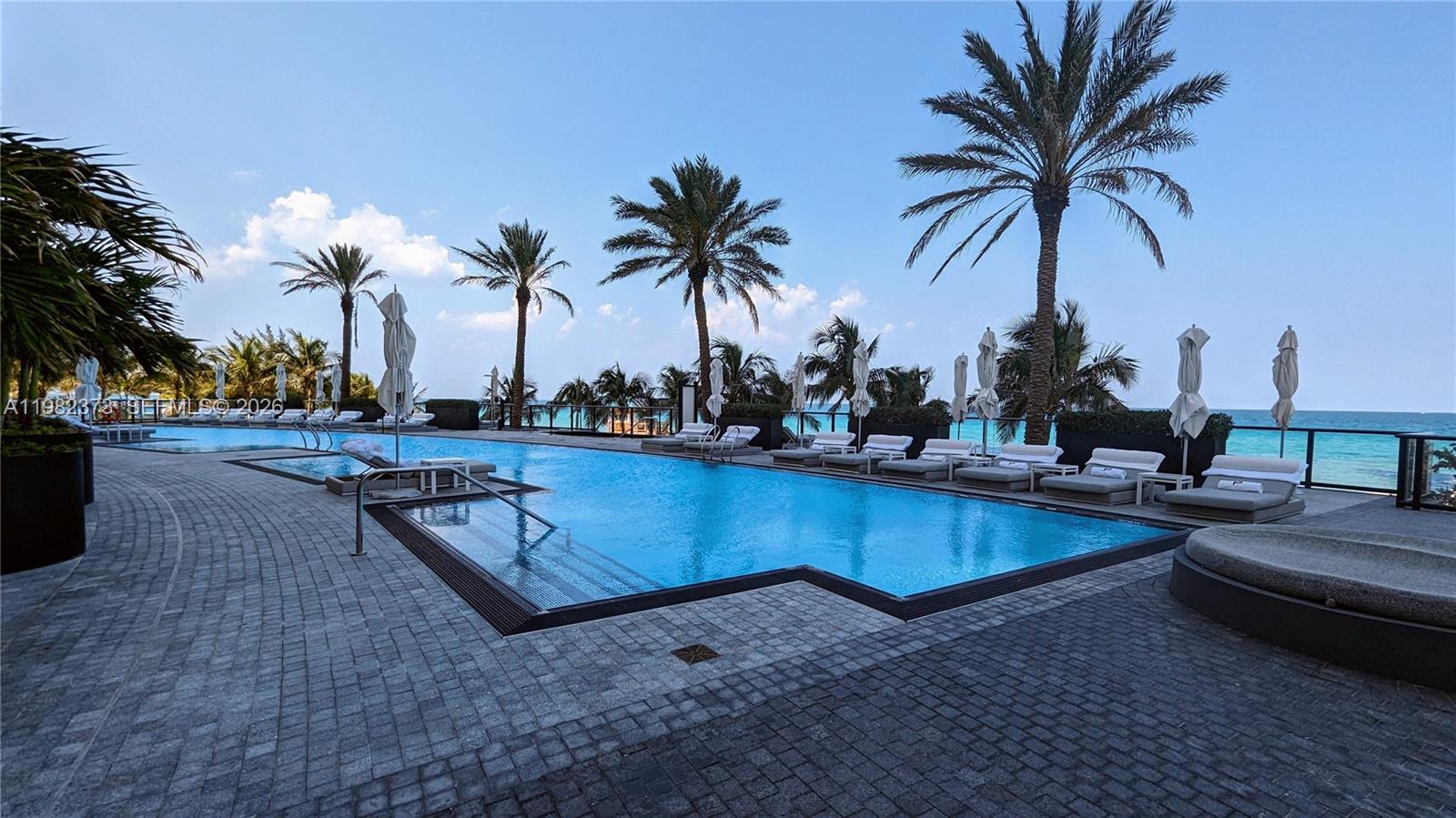 18555 COLLINS AVENUE COND - Residential