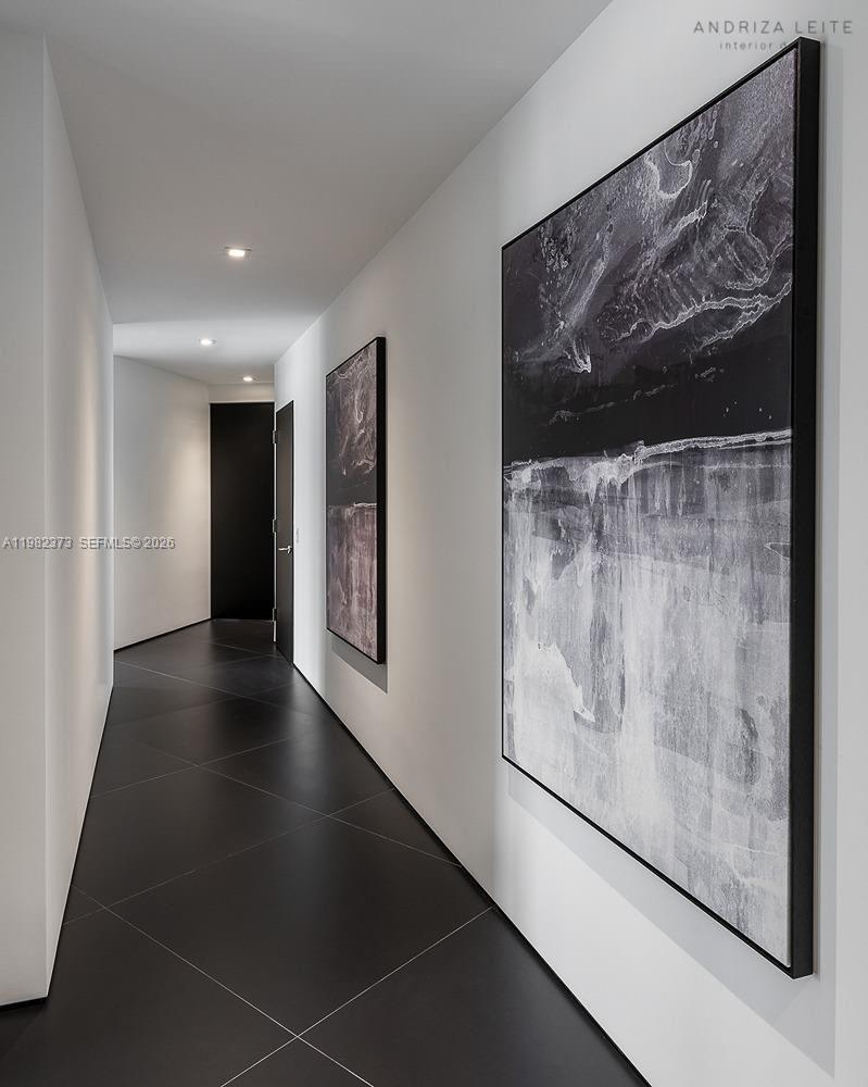 18555 COLLINS AVENUE COND - Residential