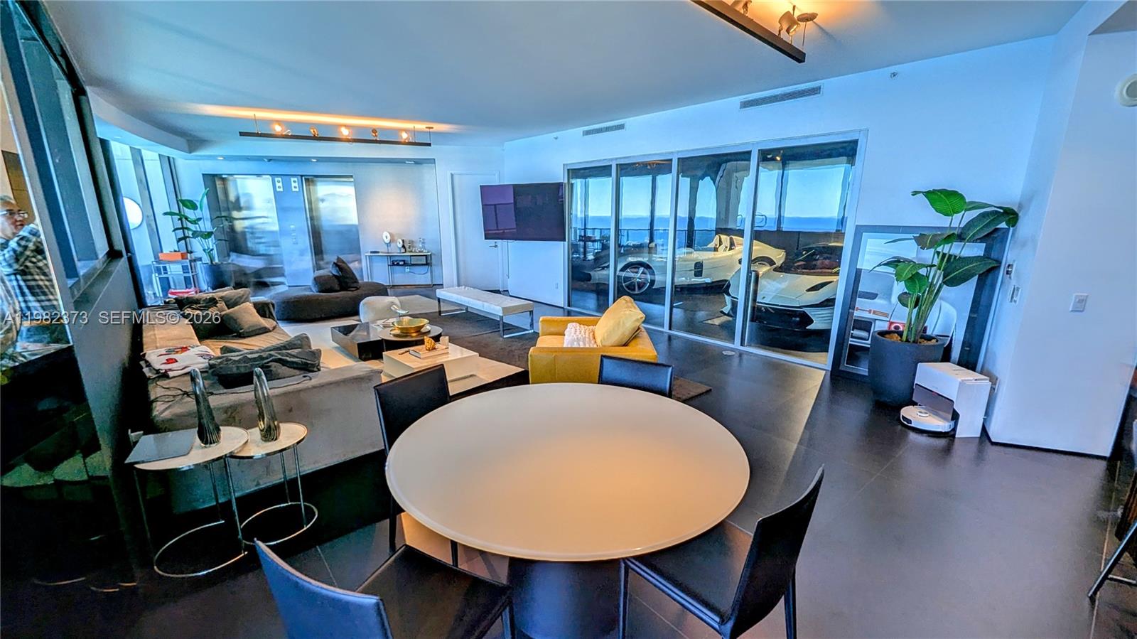 18555 COLLINS AVENUE COND - Residential