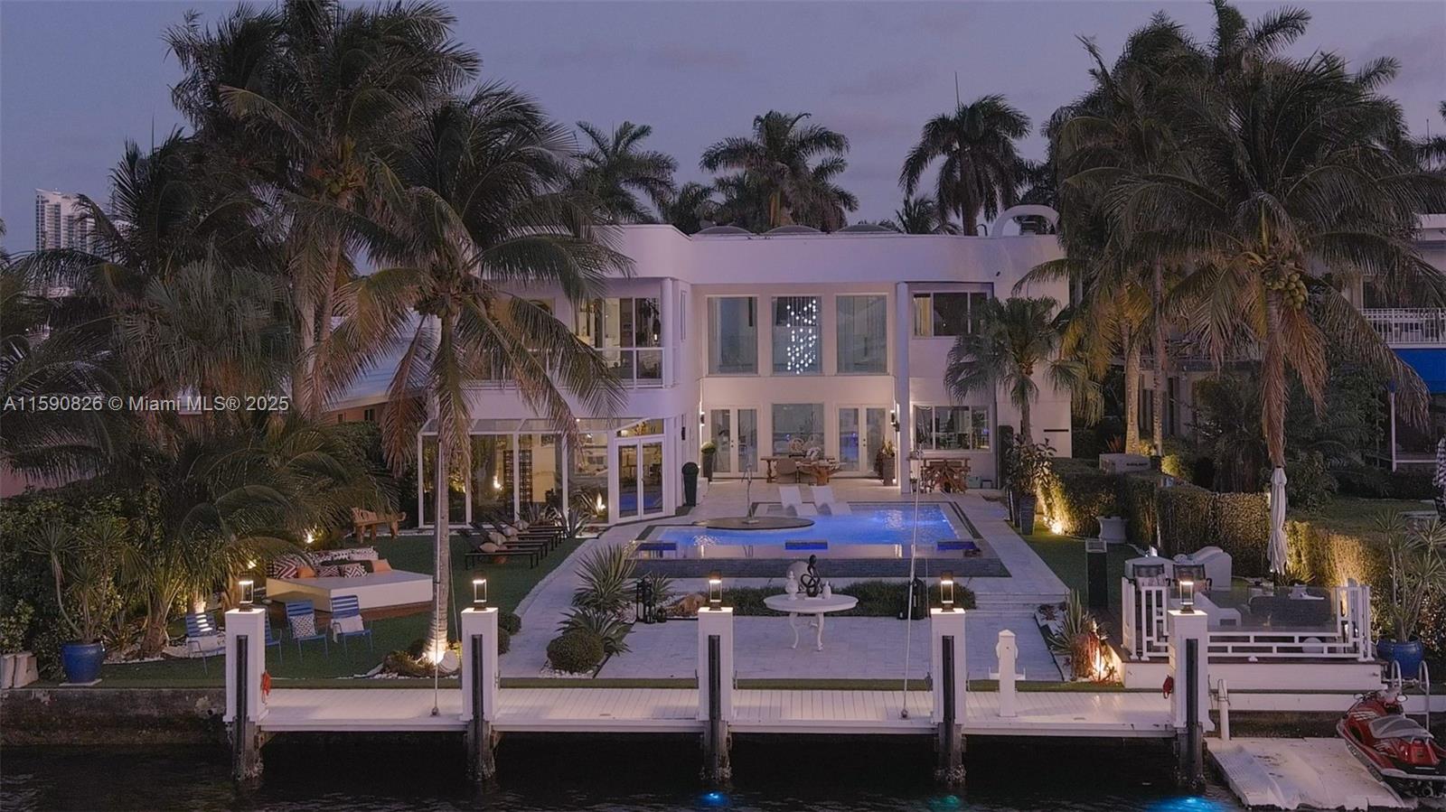HOLLYWOOD LAKES SECTION - Residential