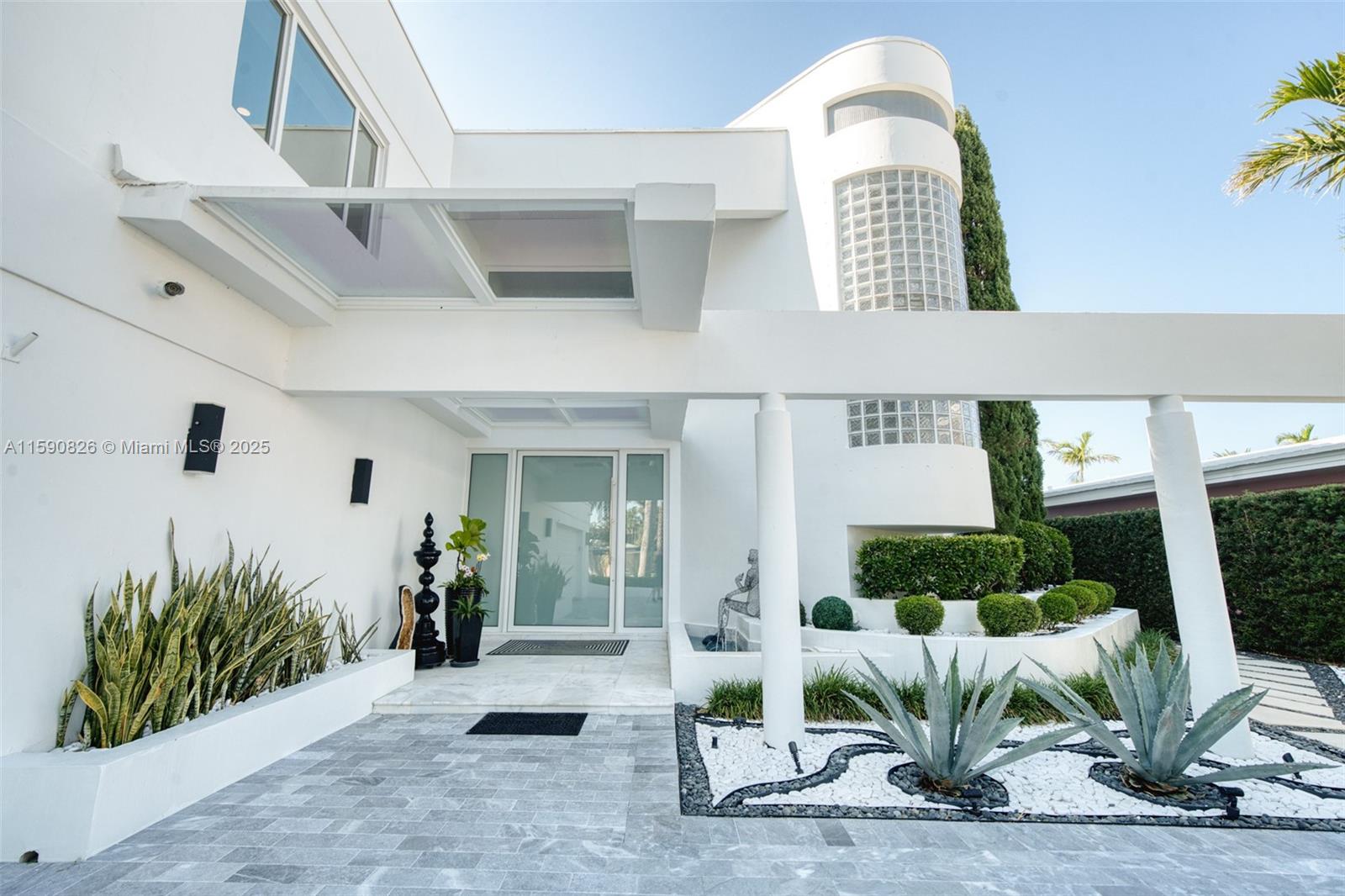 HOLLYWOOD LAKES SECTION - Residential