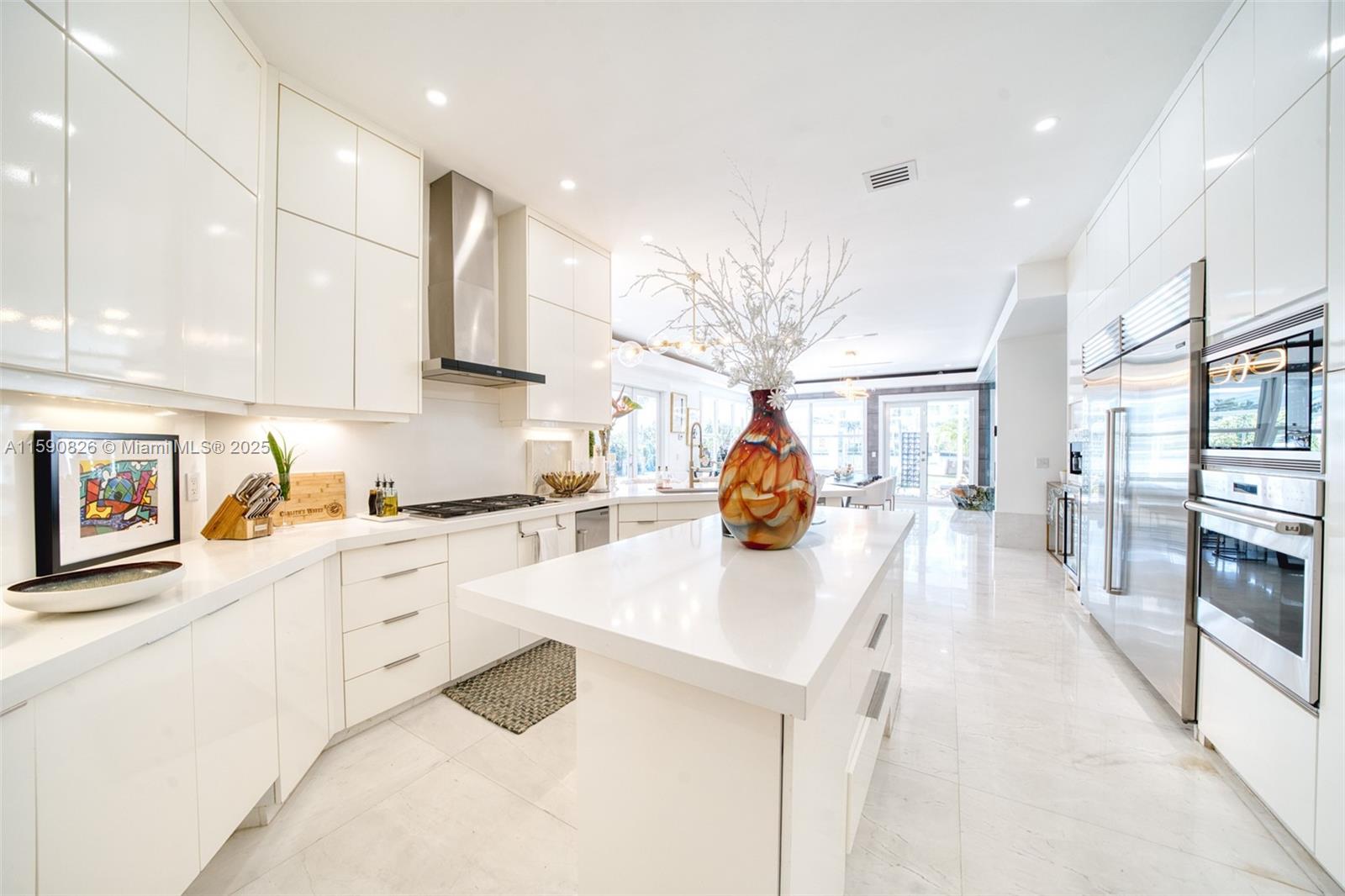 HOLLYWOOD LAKES SECTION - Residential