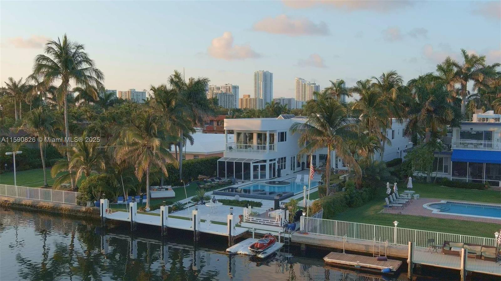 HOLLYWOOD LAKES SECTION - Residential