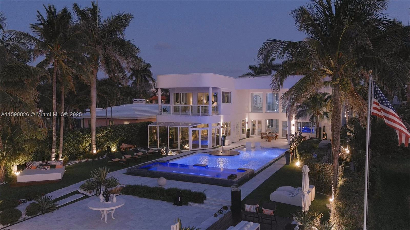 HOLLYWOOD LAKES SECTION - Residential