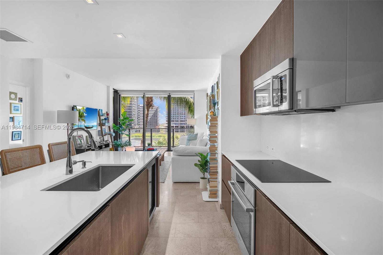 REACH CONDO - Residential