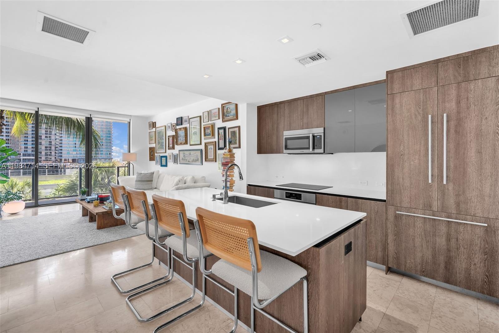 REACH CONDO - Residential