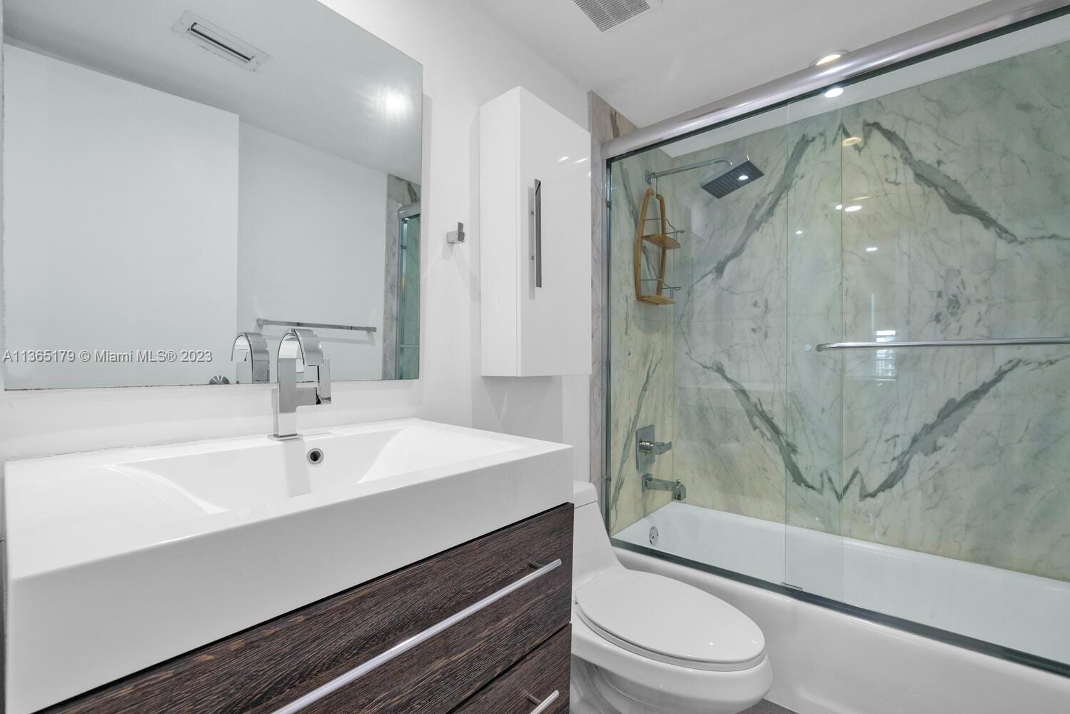 COMMODORE CLUB WEST CONDO - Residential Lease