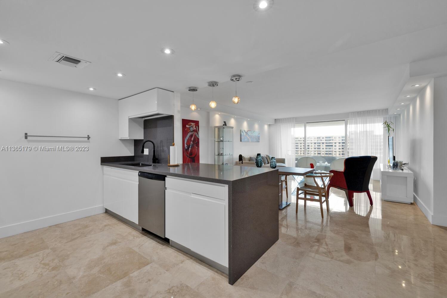 COMMODORE CLUB WEST CONDO - Residential Lease