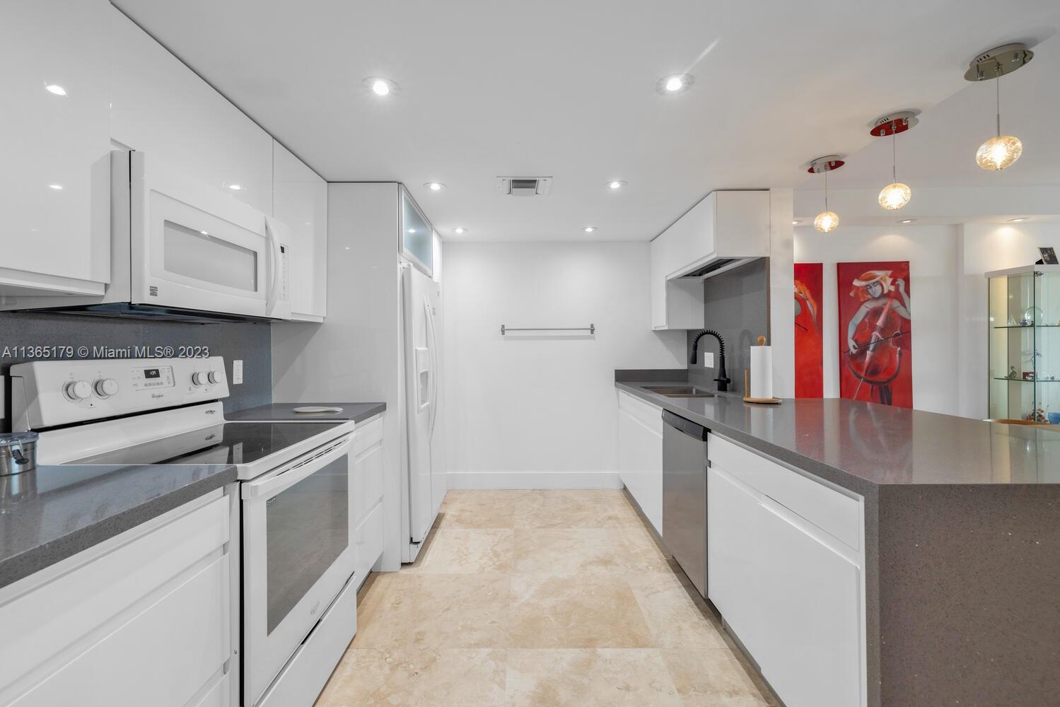 COMMODORE CLUB WEST CONDO - Residential Lease