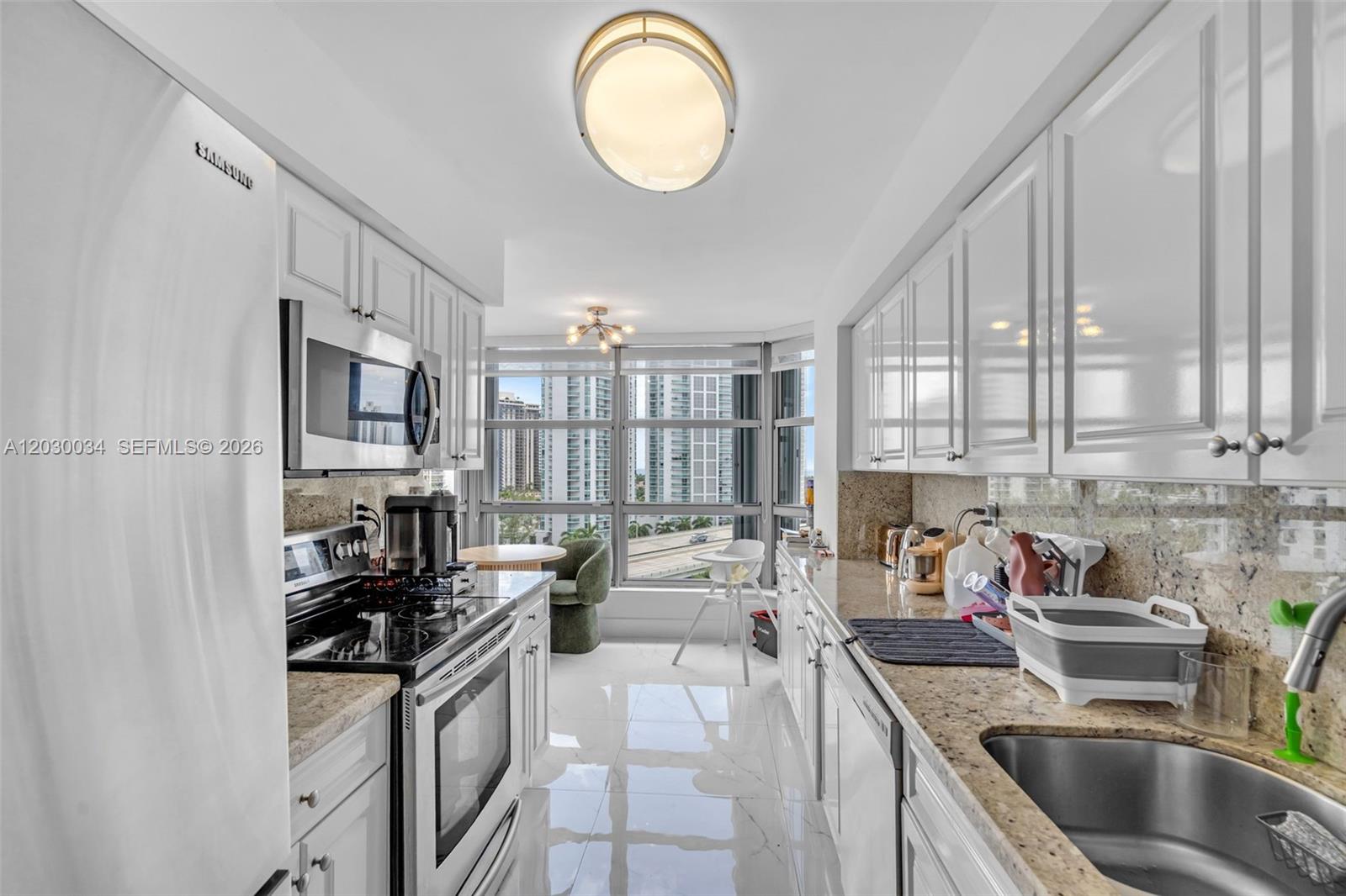 MYSTIC POINTE TOWER 400 C - Residential