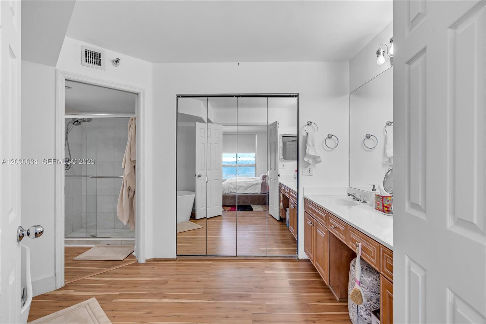 MYSTIC POINTE TOWER 400 C - Residential