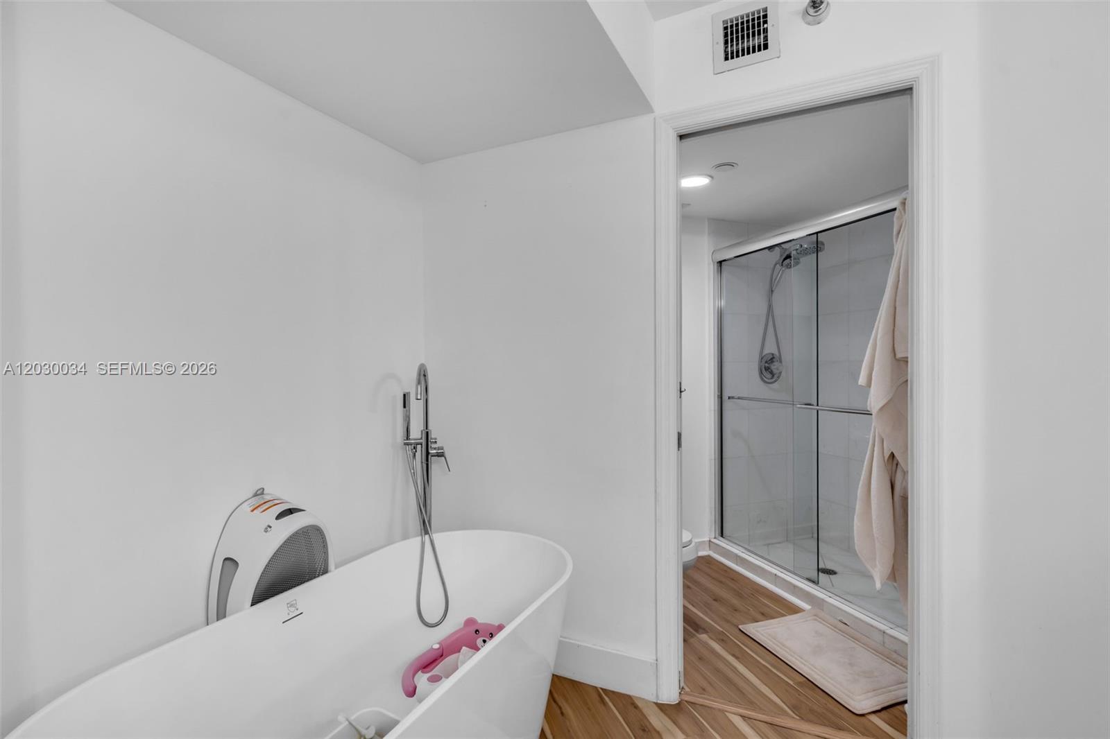 MYSTIC POINTE TOWER 400 C - Residential