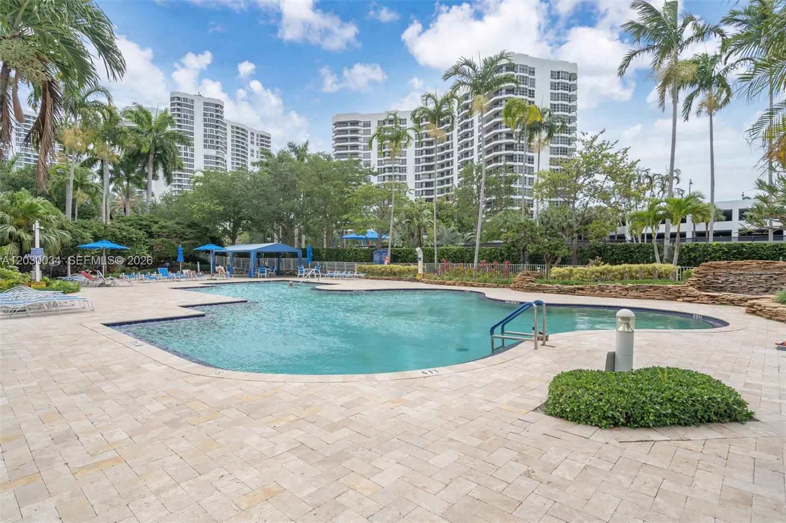 MYSTIC POINTE TOWER 400 C - Residential