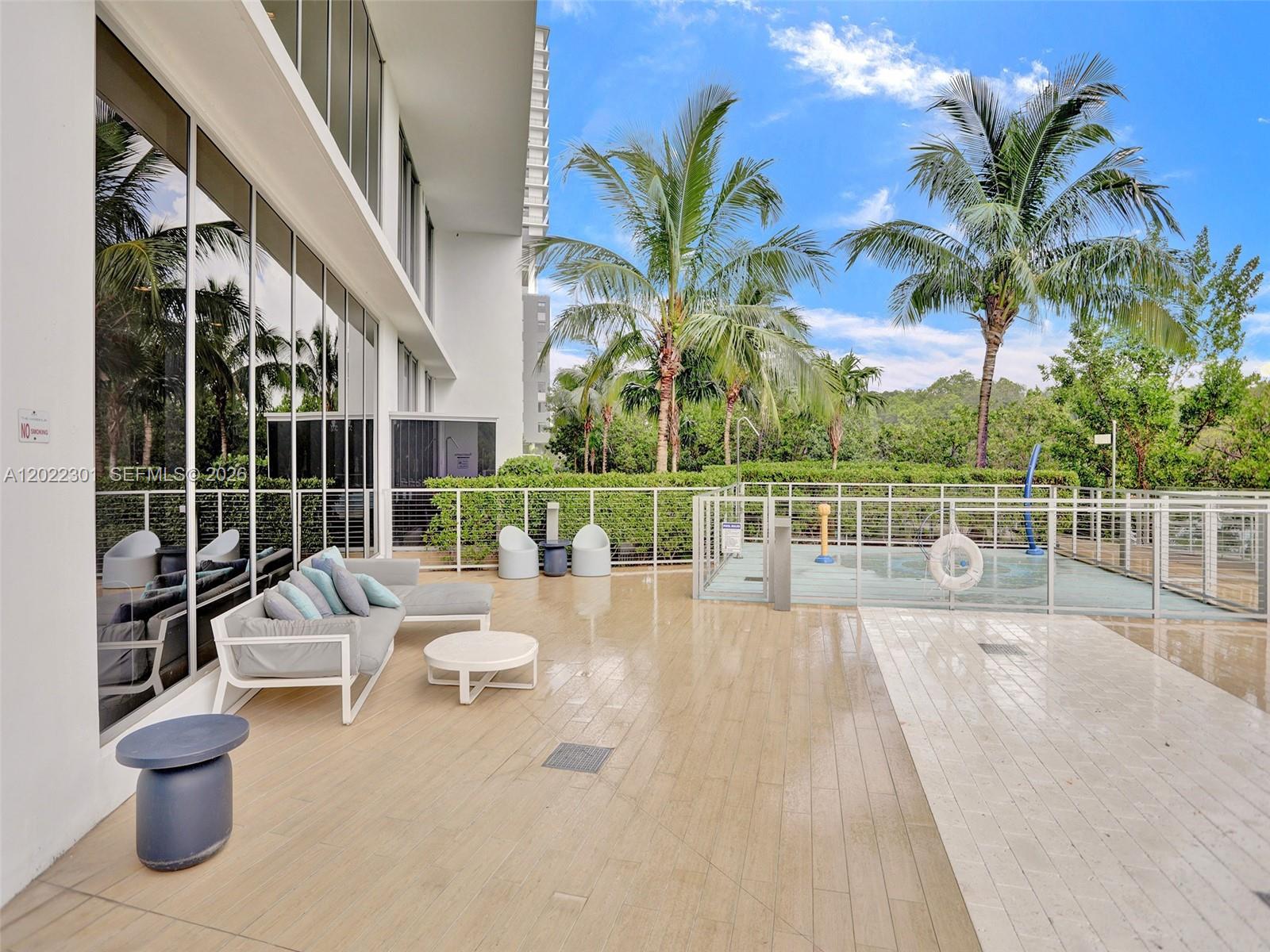 THE HARBOUR NORTH CONDO - Residential