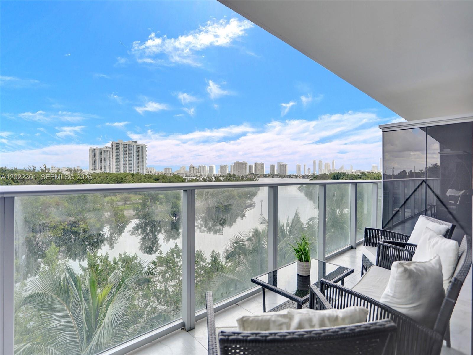 THE HARBOUR NORTH CONDO - Residential