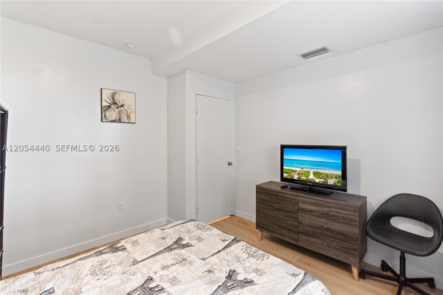 FIRST DECO CONDO - Residential