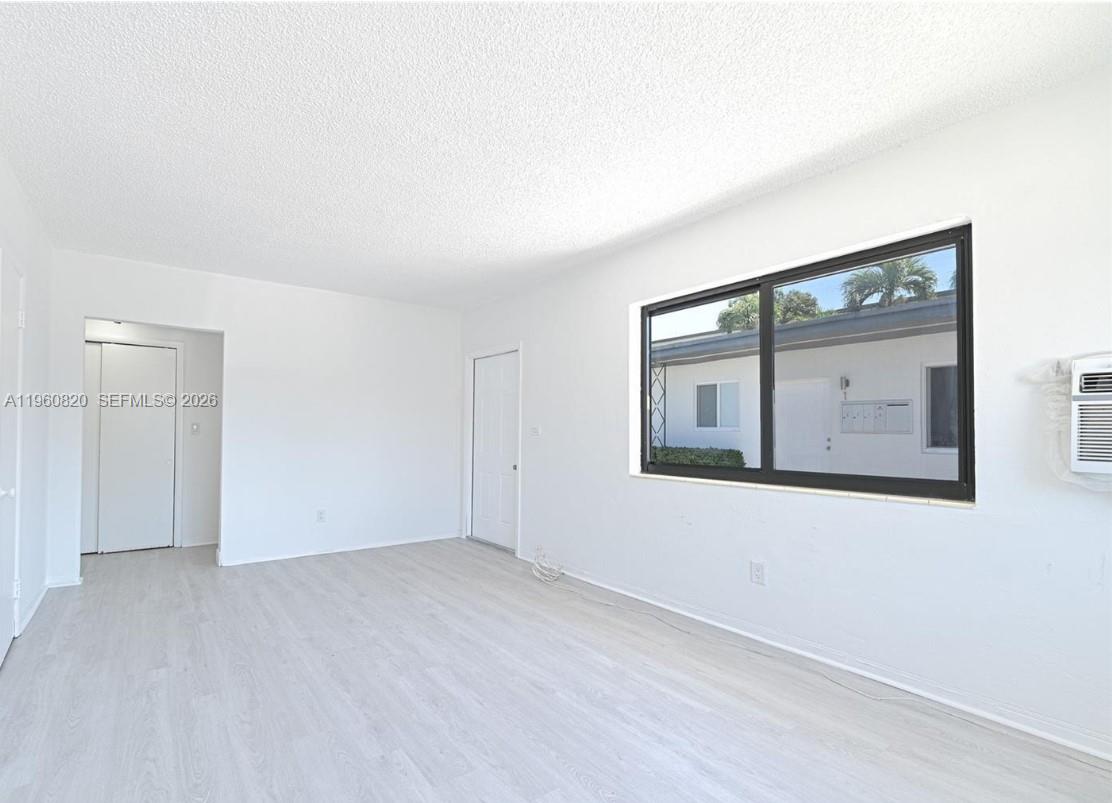 BISCAYNE BCH SUB - Residential Lease