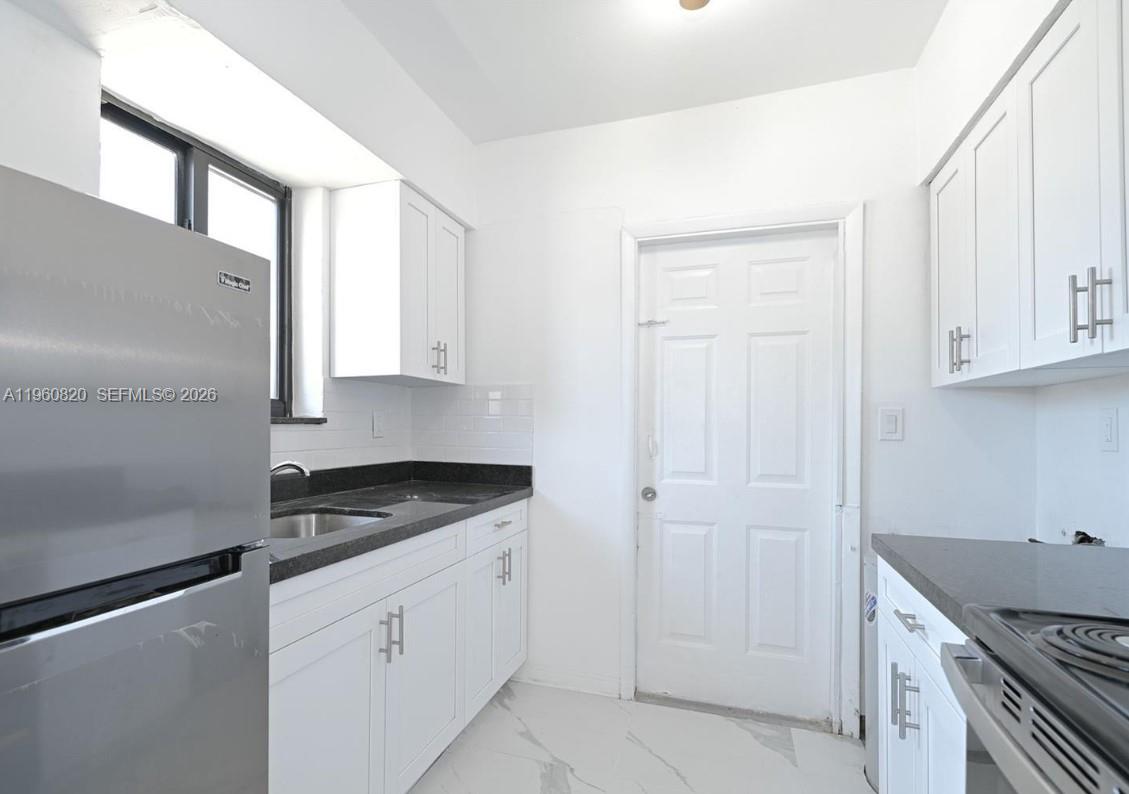 BISCAYNE BCH SUB - Residential Lease