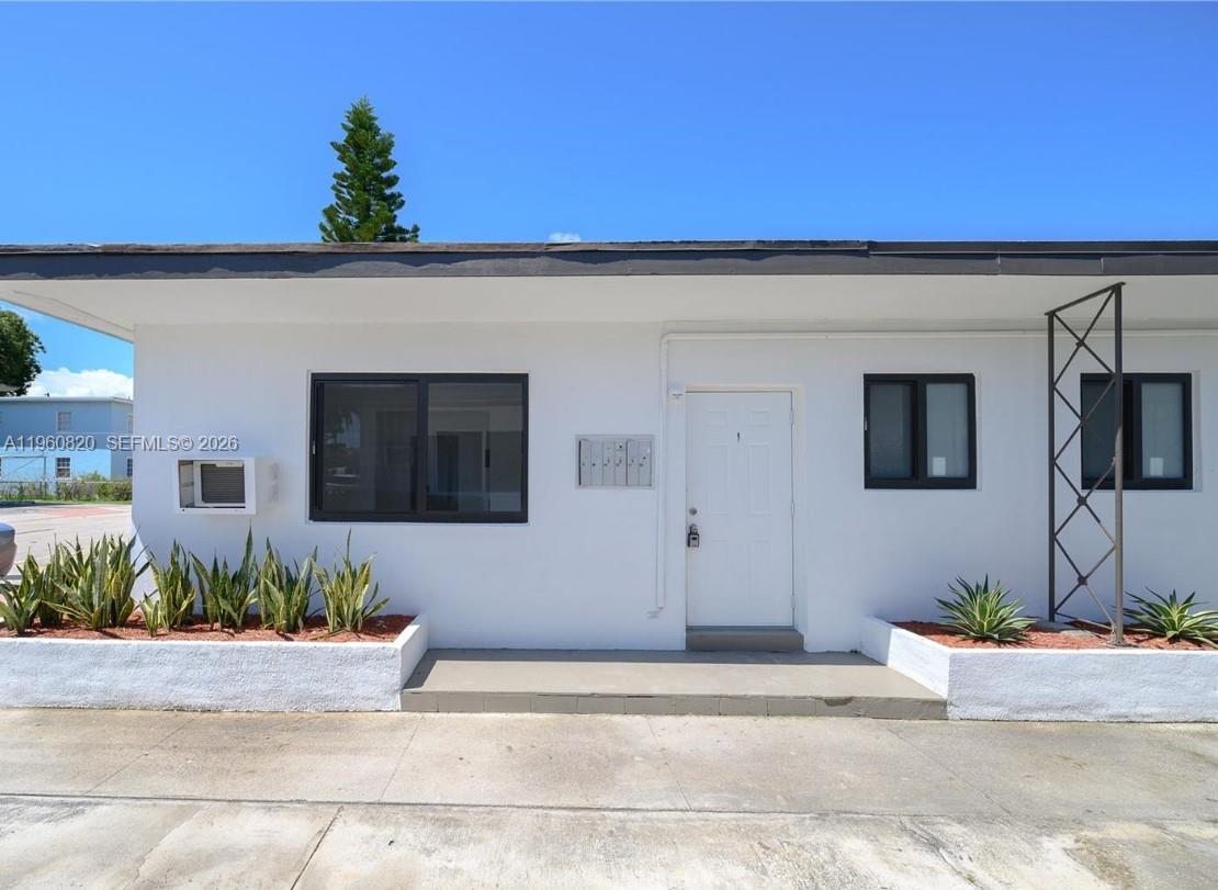 BISCAYNE BCH SUB - Residential Lease