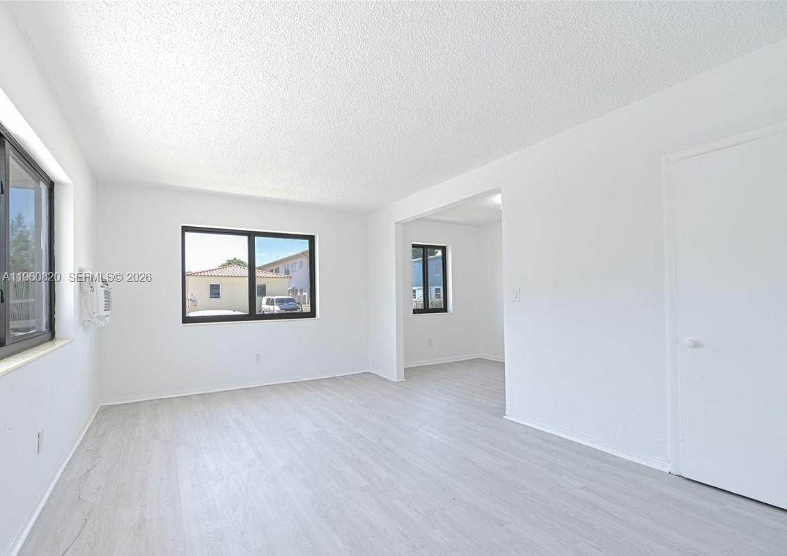 BISCAYNE BCH SUB - Residential Lease