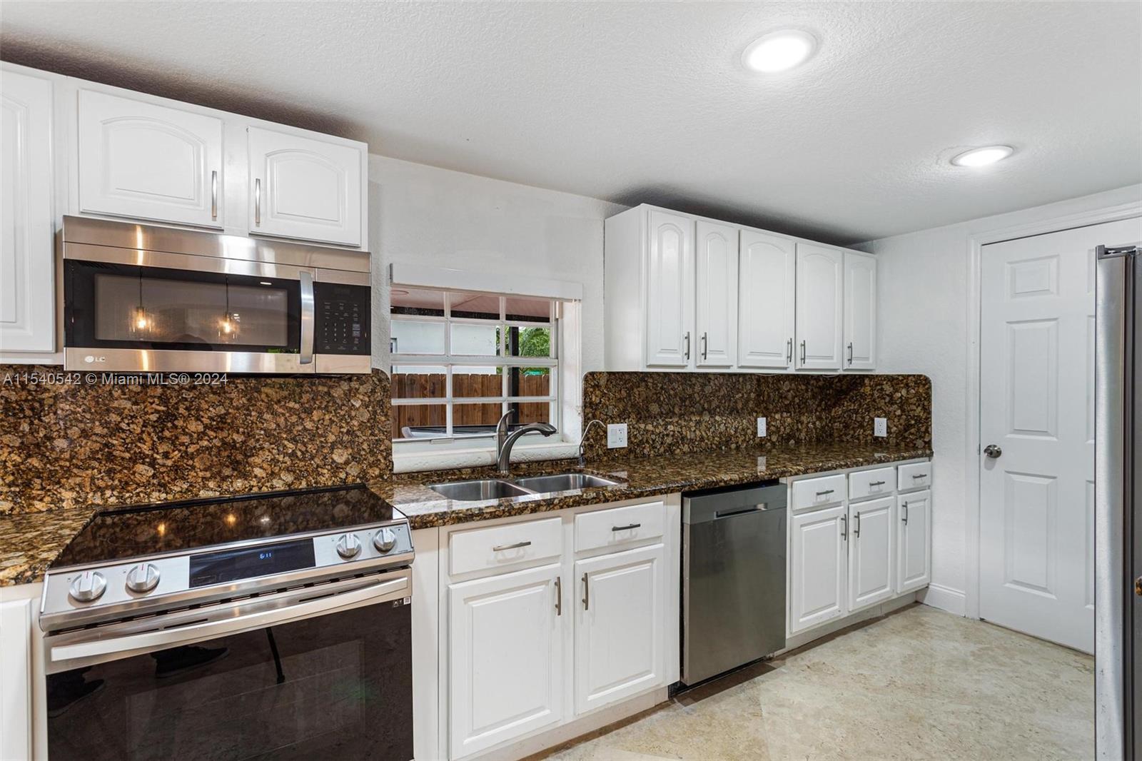 RIVIERA ESTATES 2ND ADDN - Residential Lease