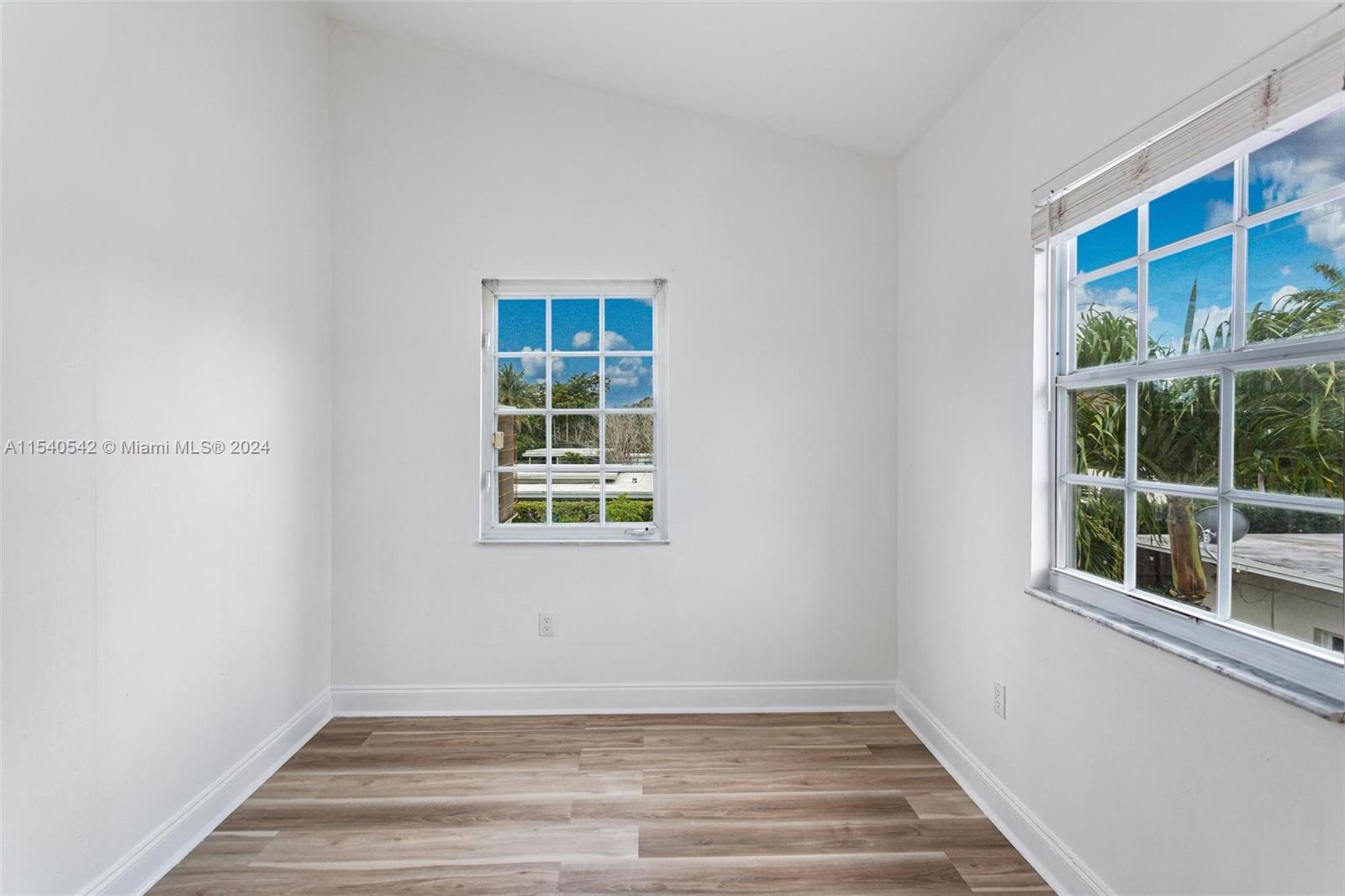 RIVIERA ESTATES 2ND ADDN - Residential Lease