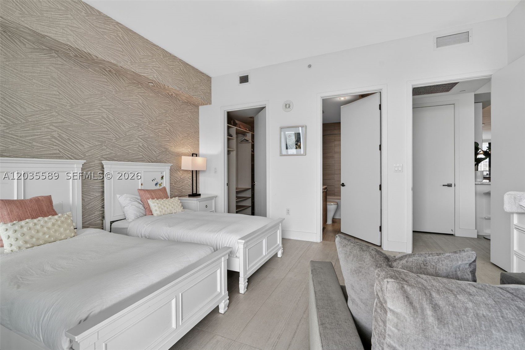 PRIVE CONDO - Residential Lease
