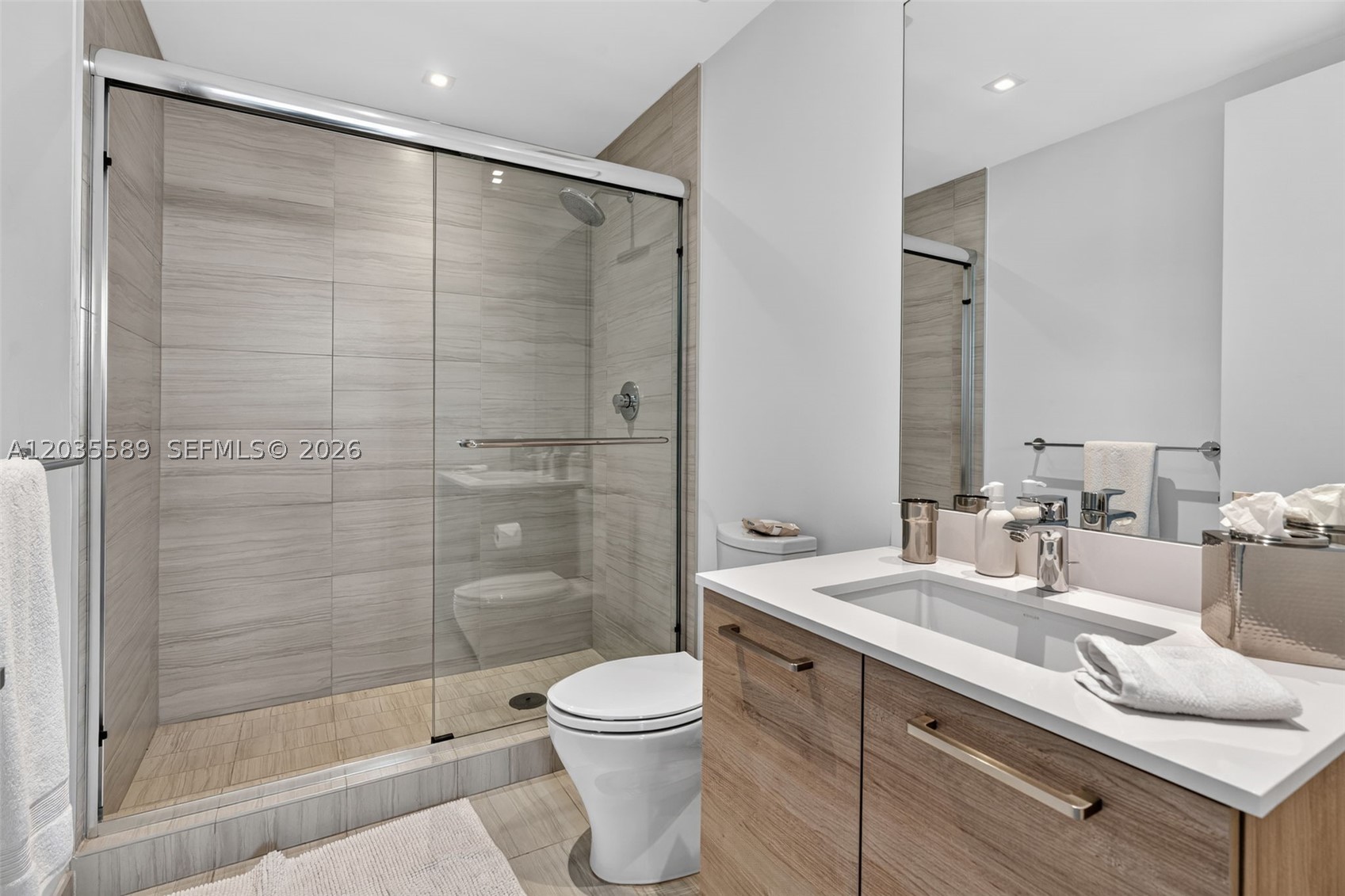 PRIVE CONDO - Residential Lease