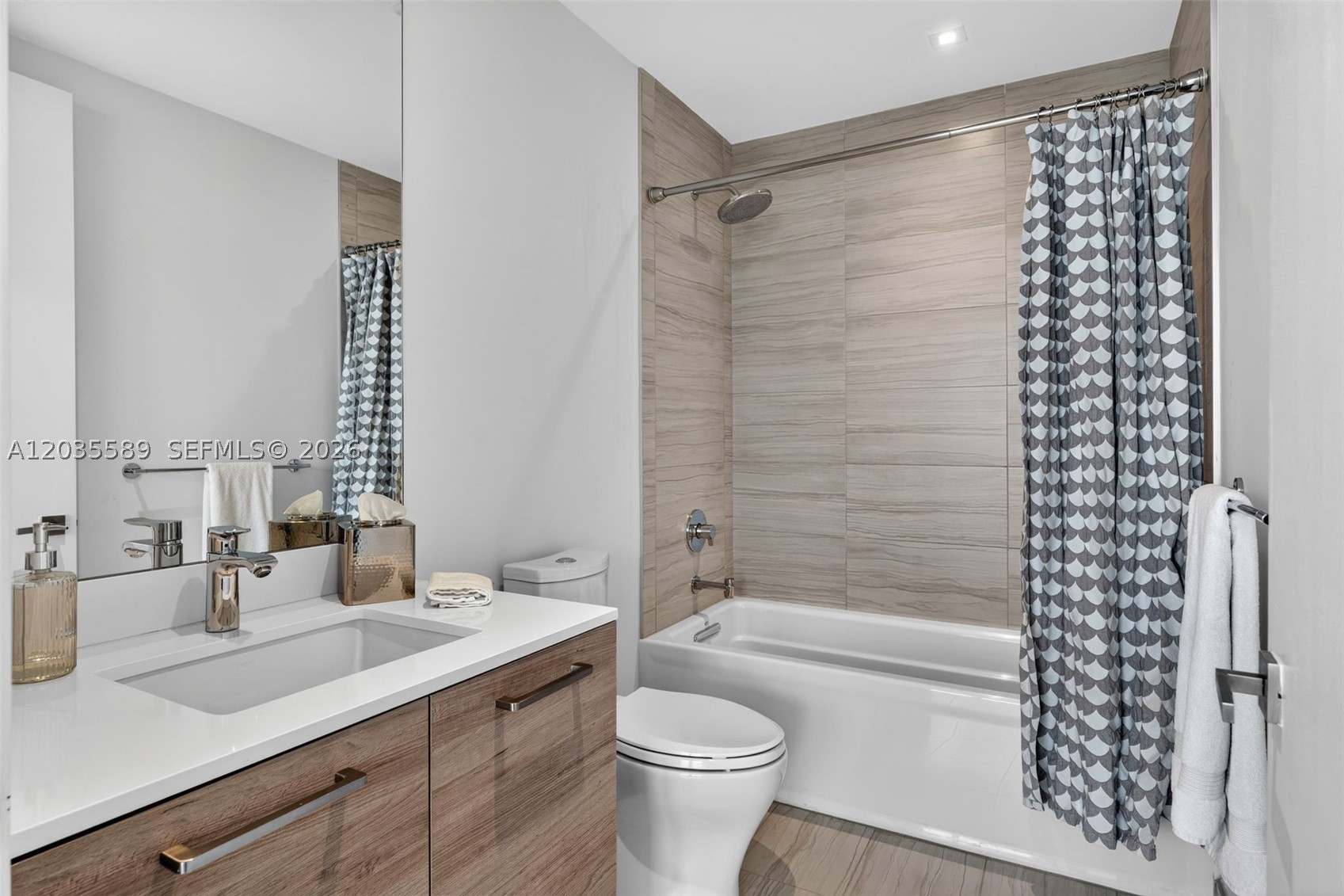 PRIVE CONDO - Residential Lease