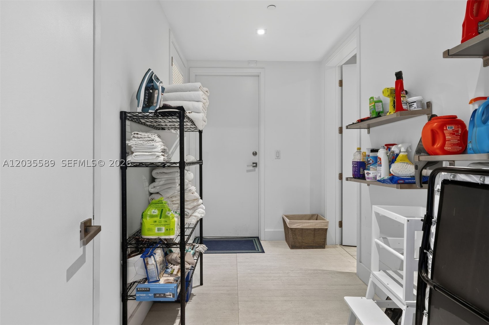 PRIVE CONDO - Residential Lease