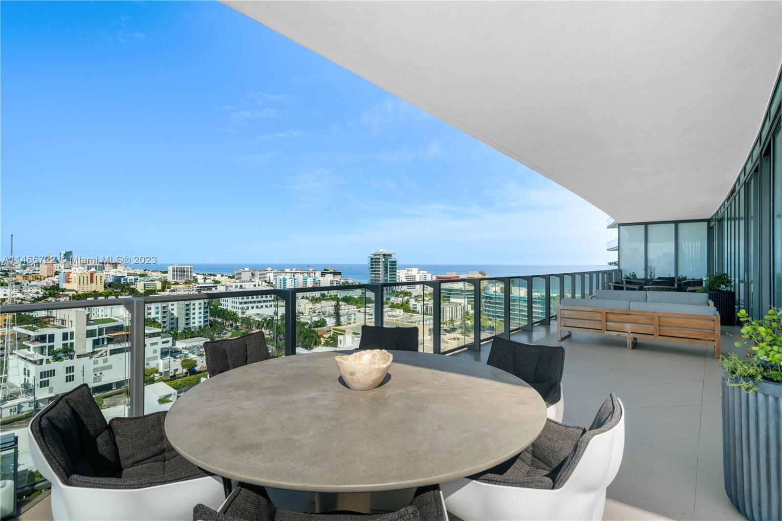 APOGEE CONDO - Residential