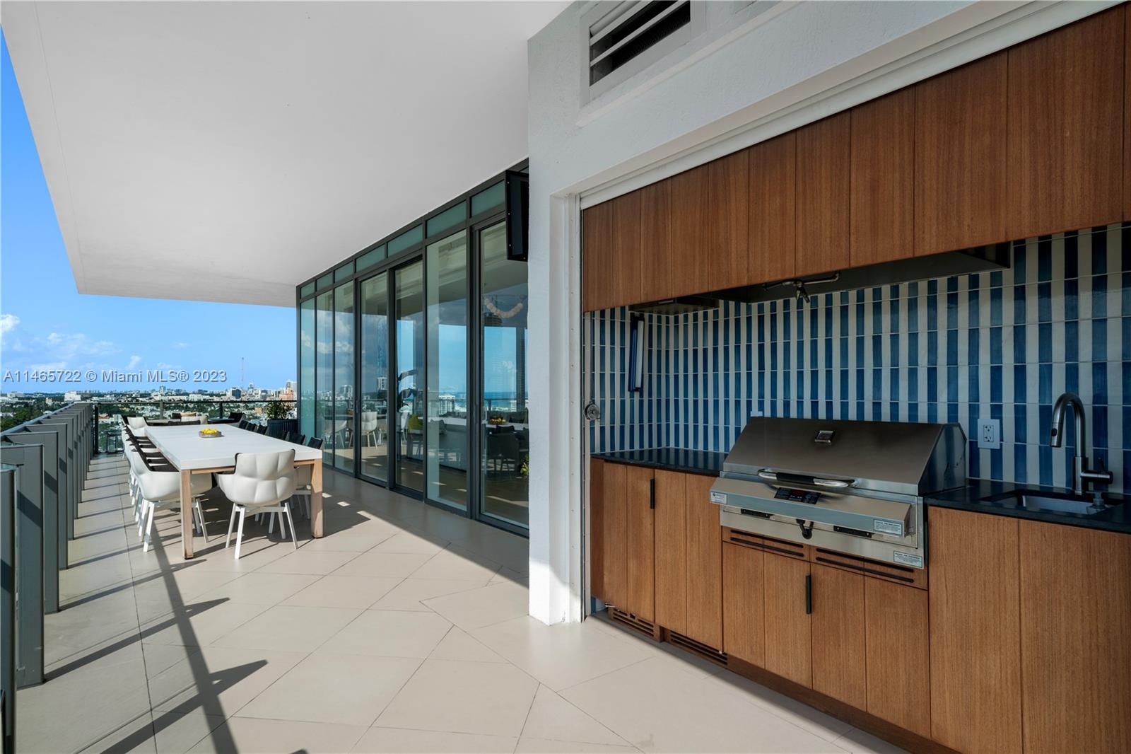 APOGEE CONDO - Residential