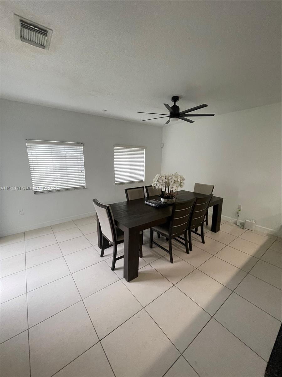 SILVER PALM HOMES - Residential Lease
