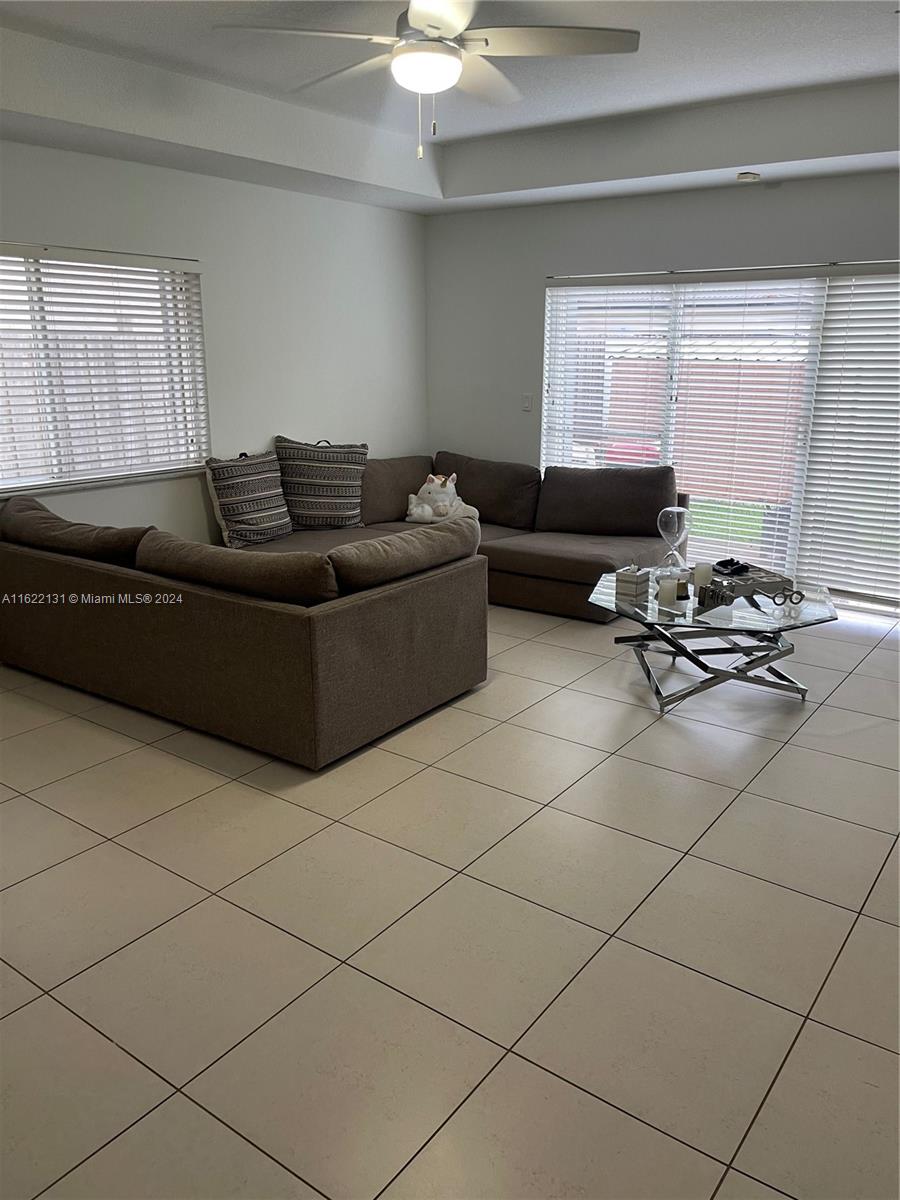 SILVER PALM HOMES - Residential Lease